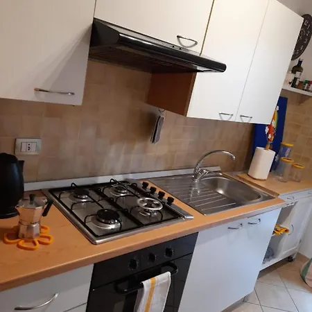 Casa Corallo Centralissimo Due Letto Cucina E Nuovo Letto Matrimoniale E Singoli Aria Condizionata Parcheggio Interno Coperto Ideale X 2 O 3 Moto ムラヴェーラ