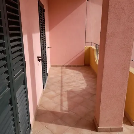 アパート Casa Corallo Centralissimo Due Letto Cucina E Nuovo Letto Matrimoniale E Singoli Aria Condizionata Parcheggio Interno Coperto Ideale X 2 O 3 Moto