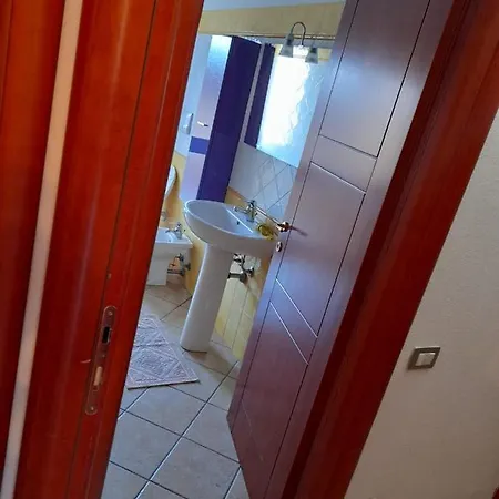 アパート Casa Corallo Centralissimo Due Letto Cucina E Nuovo Letto Matrimoniale E Singoli Aria Condizionata Parcheggio Interno Coperto Ideale X 2 O 3 Moto ムラヴェーラ