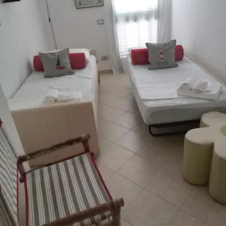 Casa Corallo Centralissimo Due Letto Cucina E Nuovo Letto Matrimoniale E Singoli Aria Condizionata Parcheggio Interno Coperto Ideale X 2 O 3 Moto * ムラヴェーラ