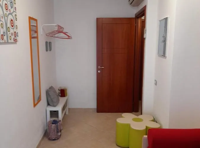 Casa Corallo Centralissimo Due Letto Cucina E Nuovo Letto Matrimoniale E Singoli Aria Condizionata Parcheggio Interno Coperto Ideale X 2 O 3 Moto * Muravera