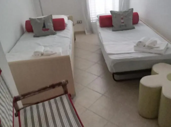 Casa Corallo Centralissimo Due Letto Cucina E Nuovo Letto Matrimoniale E Singoli Aria Condizionata Parcheggio Interno Coperto Ideale X 2 O 3 Moto * Muravera