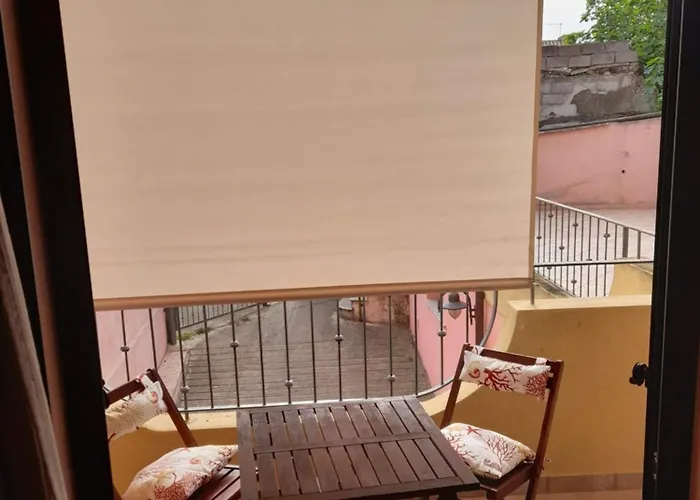 Casa Corallo Centralissimo Due Letto Cucina E Nuovo Letto Matrimoniale E Singoli Aria Condizionata Parcheggio Interno Coperto Ideale X 2 O 3 Moto *