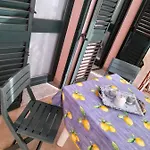 Casa Corallo Centralissimo Due Letto Cucina E Nuovo Letto Matrimoniale E Singoli Aria Condizionata Parcheggio Interno Coperto Ideale X 2 O 3 Moto