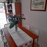 Apartman Casa Corallo Centralissimo Due Letto Cucina E Nuovo Letto Matrimoniale E Singoli Aria Condizionata Parcheggio Interno Coperto Ideale X 2 O 3 Moto *