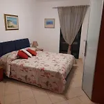 Apartman Casa Corallo Centralissimo Due Letto Cucina E Nuovo Letto Matrimoniale E Singoli Aria Condizionata Parcheggio Interno Coperto Ideale X 2 O 3 Moto