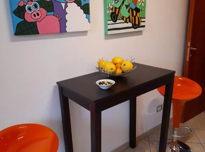 Casa Corallo Centralissimo Due Letto Cucina E Nuovo Letto Matrimoniale E Singoli Aria Condizionata Parcheggio Interno Coperto Ideale X 2 O 3 Moto