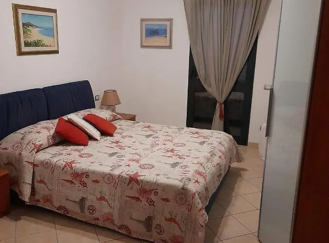 Appartamento Casa Corallo Centralissimo Due Letto Cucina E Nuovo Letto Matrimoniale E Singoli Aria Condizionata Parcheggio Interno Coperto Ideale X 2 O 3 Moto